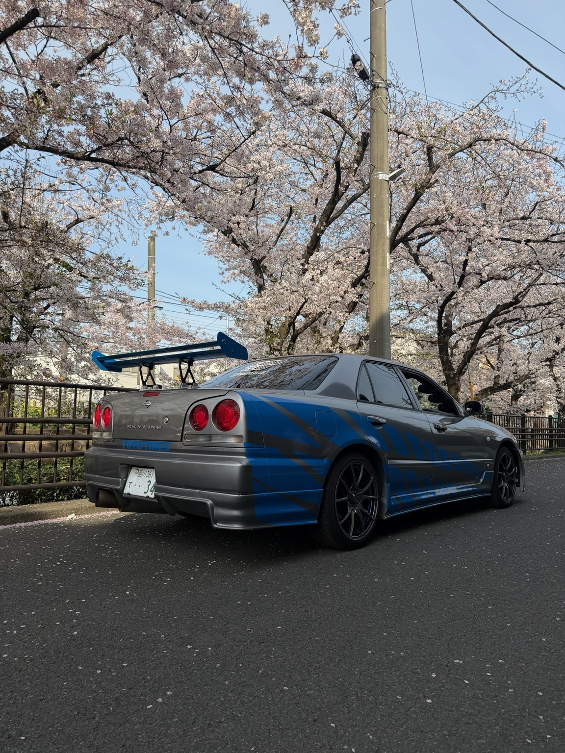 Nissan Skyline R34, autre vue du véhicule